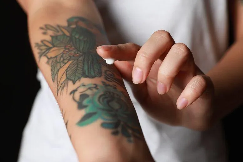 Zdjęcie Jak dbać o stary tatuaż, aby uniknąć blaknięcia i uszkodzeń