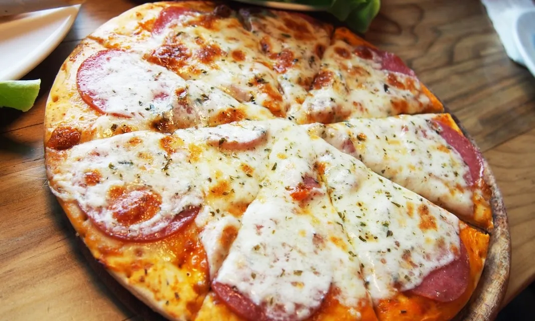 Zdjęcie Pizza hawajska z czym jest - poznaj składniki i ciekawe dodatki