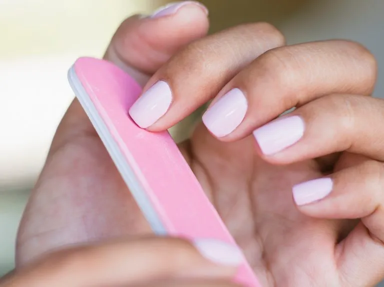 Zdjęcie Jakie pilniki do manicure hybrydowego wybrać, aby uniknąć błędów?