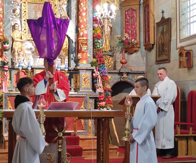 Zdjęcie Czuwanie w kościele: co to jest i jak wzmacnia naszą wiarę?