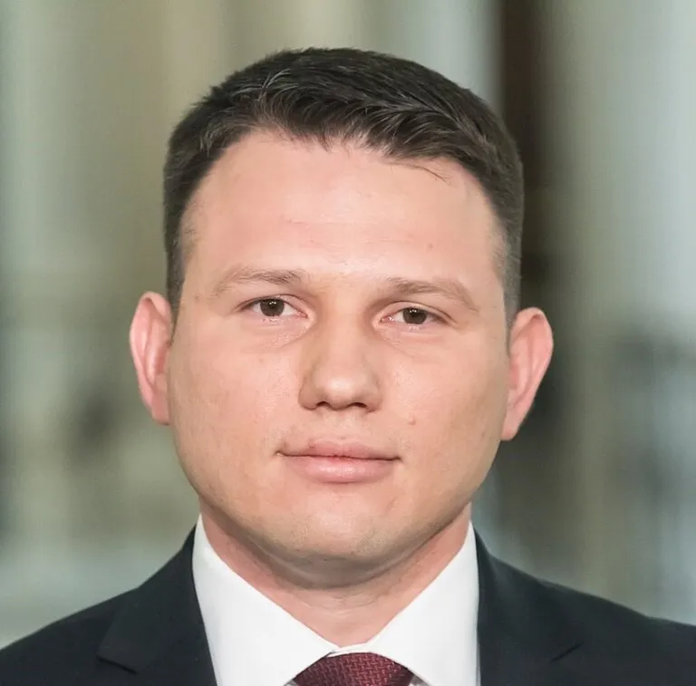 Zdjęcie Mentzen w jakiej partii? Zaskakujące fakty o jego politycznej drodze