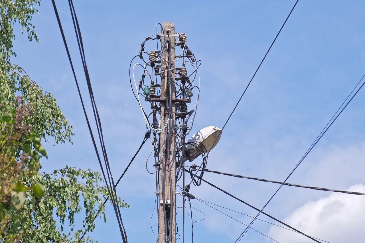 Zdjęcie Ile odszkodowania za słupy energetyczne możesz otrzymać? Prawa