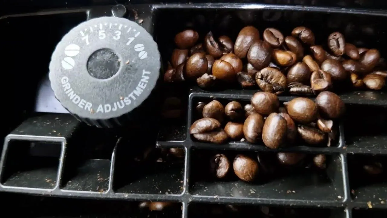 Zdjęcie Jak wyczyścić młynek do kawy w ekspresie DeLonghi i uniknąć problemów