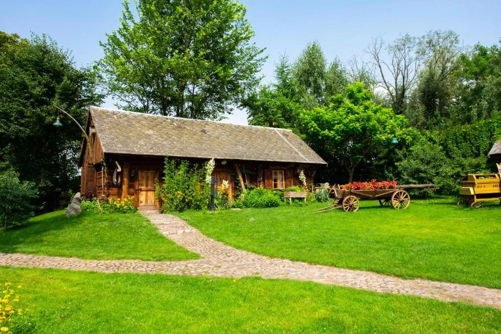 Zdjęcie Skansen Sikory – urokliwe miejsce na agroturystyczny wypoczynek
