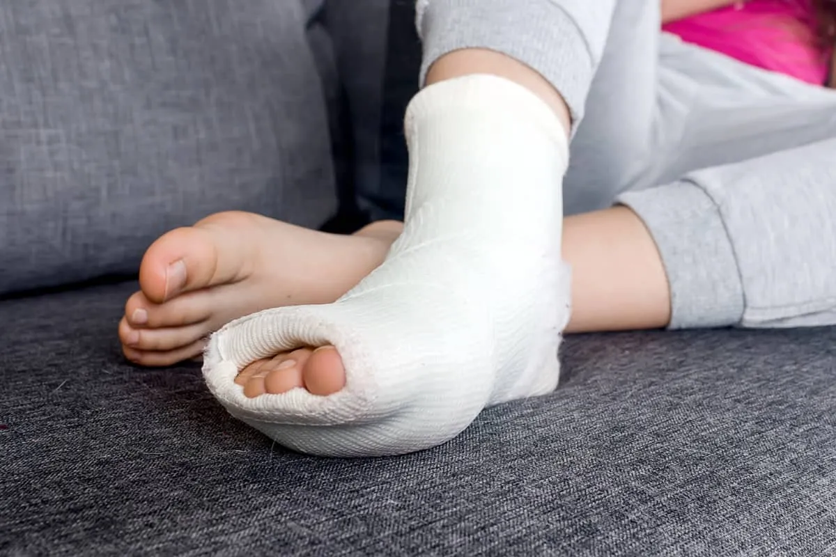 Zdjęcie Kiedy gips jest za luźny? Objawy i co zrobić, by uniknąć komplikacji