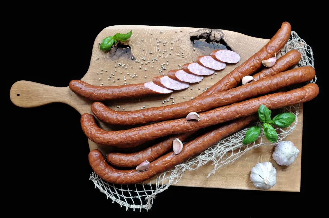 Zdjęcie Kiełbasa swojska: Ceny, jakość, skład. Warto zapłacić więcej?