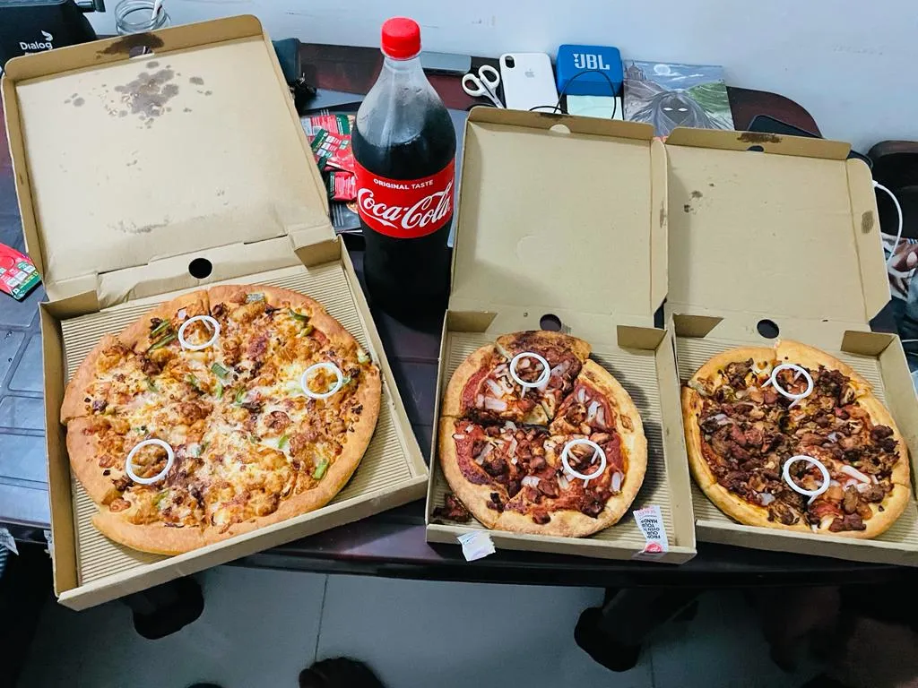 Zdjęcie Ile cm ma duża pizza Pizza Hut? Zaskakujące wymiary pizzy!