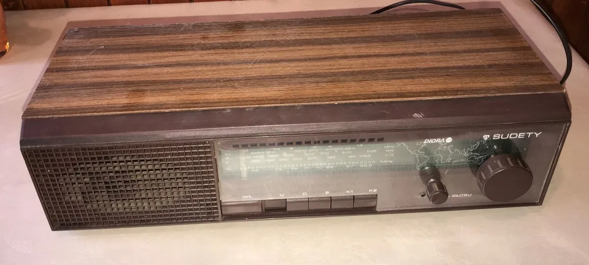 Zdjęcie Unitra Sudety - kultowy radioodbiornik, który zmienił polską radiofonię