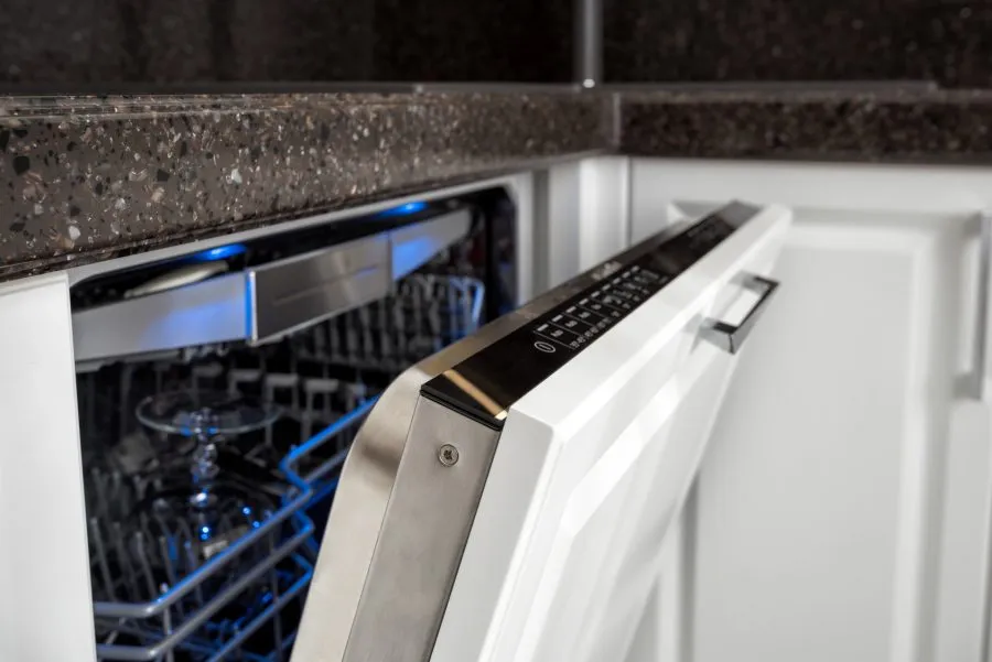 Zdjęcie Gdzie jest bezpiecznik w zmywarce Electrolux i jak go wymienić?