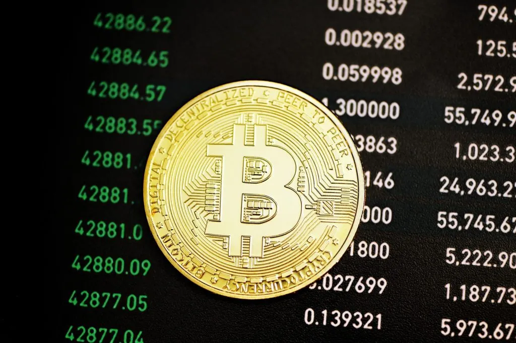 Zdjęcie Gdzie kupić kryptowaluty bez prowizji i z minimalnymi opłatami?