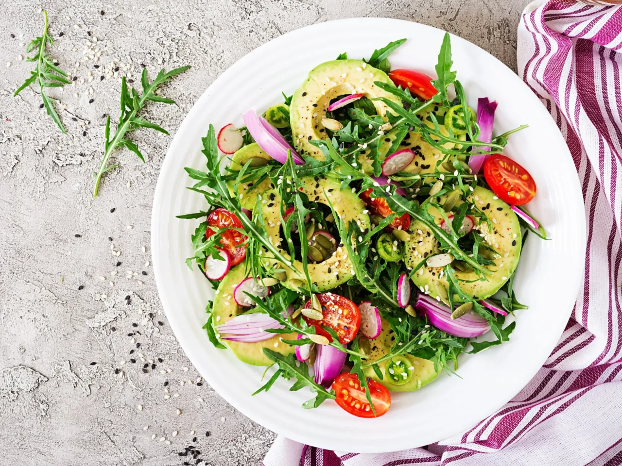 Zdjęcie Co do sałatki warzywnej? Klasyka i 10+ pomysłów na nową odsłonę!