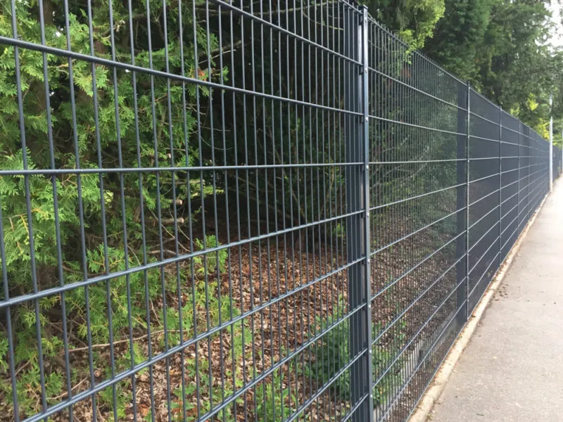 Zdjęcie Jak zrobić tanie ogrodzenie: sprawdzone sposoby na oszczędności