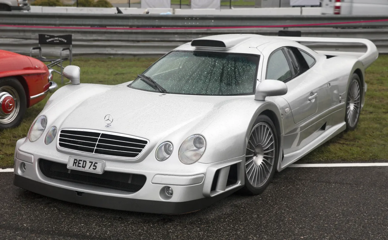 Zdjęcie Mercedes-Benz CLK GTR AMG: Niezwykła historia ikony motoryzacji i jej osiągi