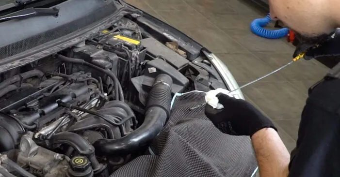 Zdjęcie Ile oleju potrzebuje ford focus mk2 1.6 benzyna na wymianę?