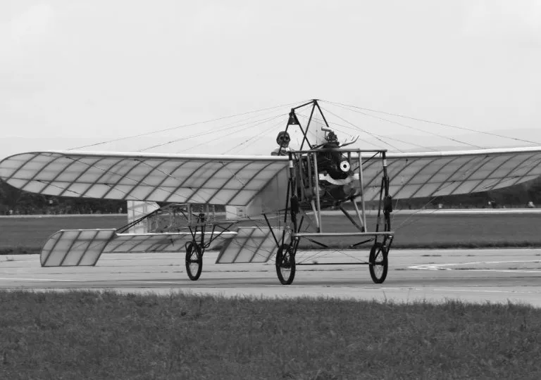 Zdjęcie Dlaczego samolot lata? Odkryj tajemnice fizyki i aerodynamiki