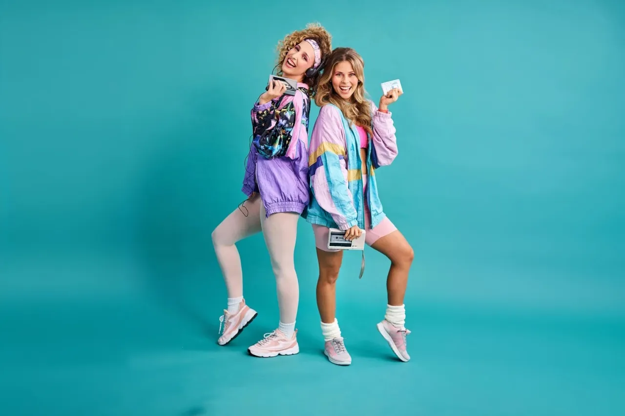 Zdjęcie Impreza w stylu lat 80: Jak się ubrać, by olśniewać i bawić