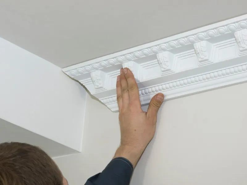 Zdjęcie Jak dociąć listwy styropianowe do sufitu: 5 sprawdzonych sposobów cięcia