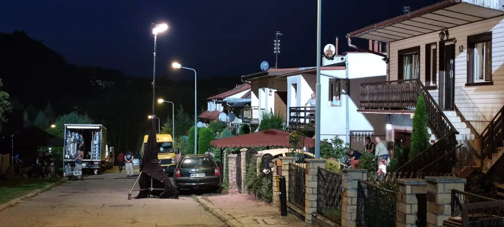 Zdjęcie Gdzie kręcono film Wariaci? Zobacz niesamowite lokacje i ciekawostki z planu!