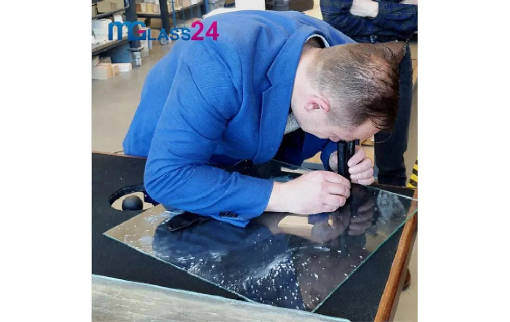 Zdjęcie Jak usunąć rysy na szklanym stole skutecznie i bezpiecznie