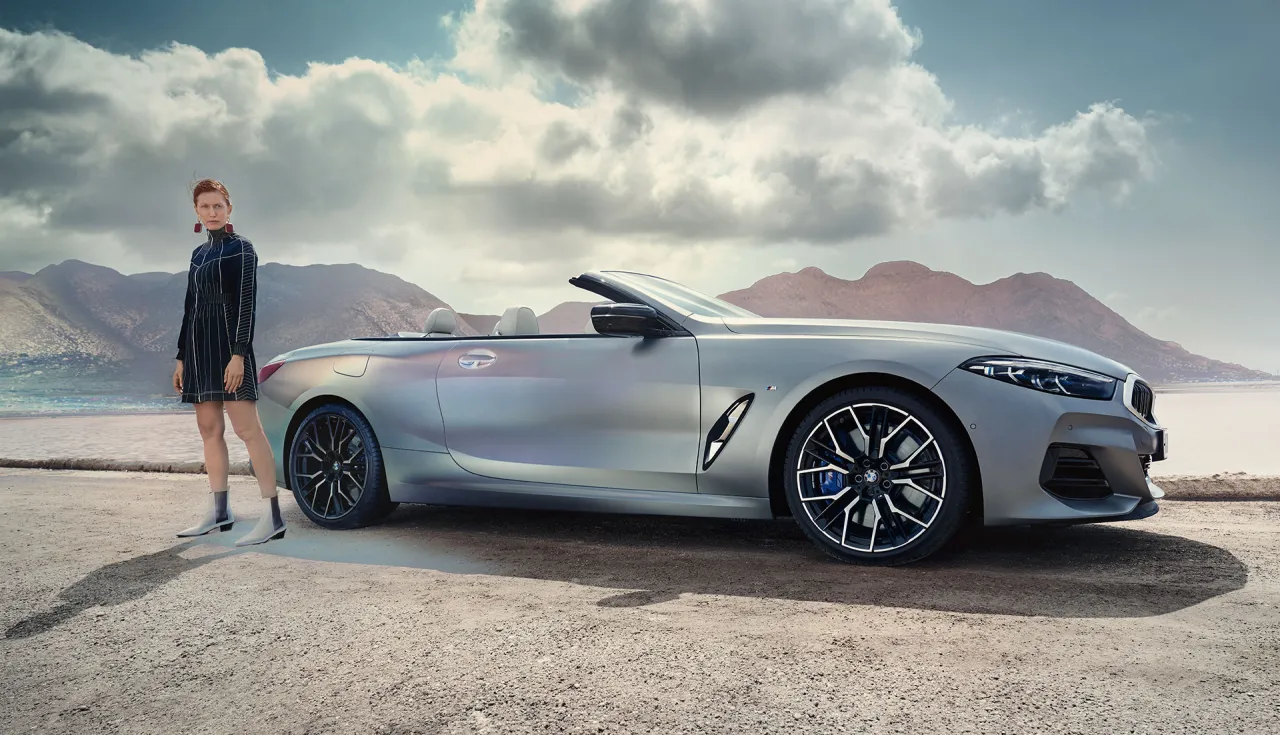 Zdjęcie BMW 8 Cabrio: Luksusowy Kabriolet z Mocą i Elegancją