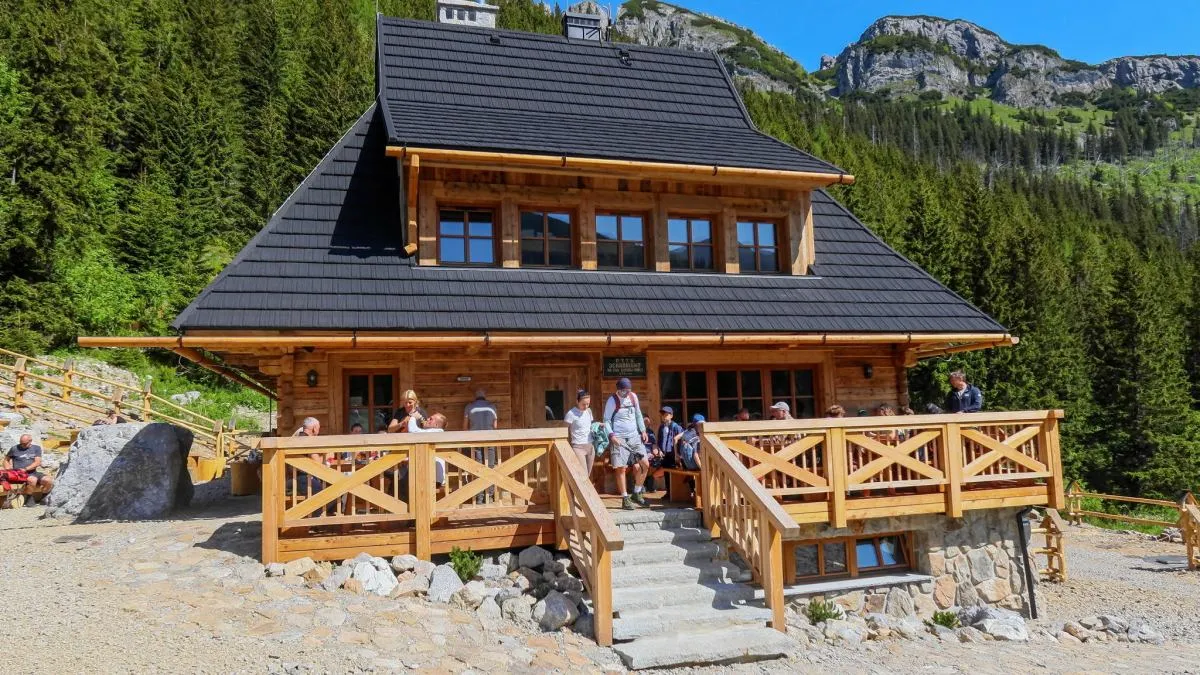 Zdjęcie Czy schronisko może odmówić noclegu? Poznaj swoje prawa i zasady