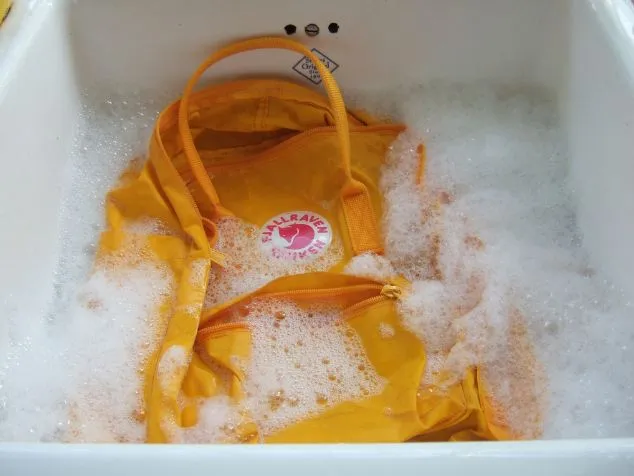 Zdjęcie Skuteczne pranie plecaka w pralce: 5 kroków do czystego plecaka bez zniszczeń