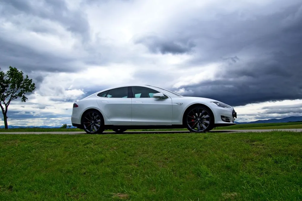 Zdjęcie Tesla ile do setki – niesamowite osiągi, które zaskoczą każdego