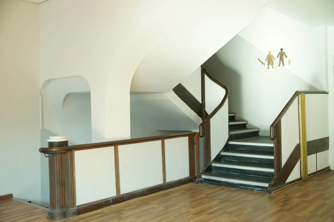 Zdjęcie Skuteczne metody zabezpieczenia schodów przed uszkodzeniami