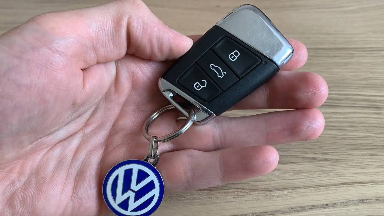 Zdjęcie Prosta wymiana baterii w kluczyku passat b8 – uniknij problemów z zamkiem