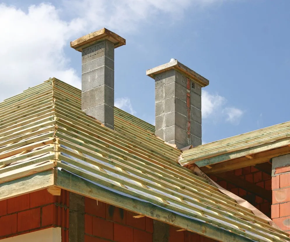 Zdjęcie Co zrobić gdy komin przecieka? Sprawdź przyczyny i skuteczne naprawy