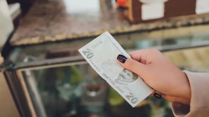 Zdjęcie Jaka waluta w Turcji? Dowiedz się, jak uniknąć niekorzystnych kursów