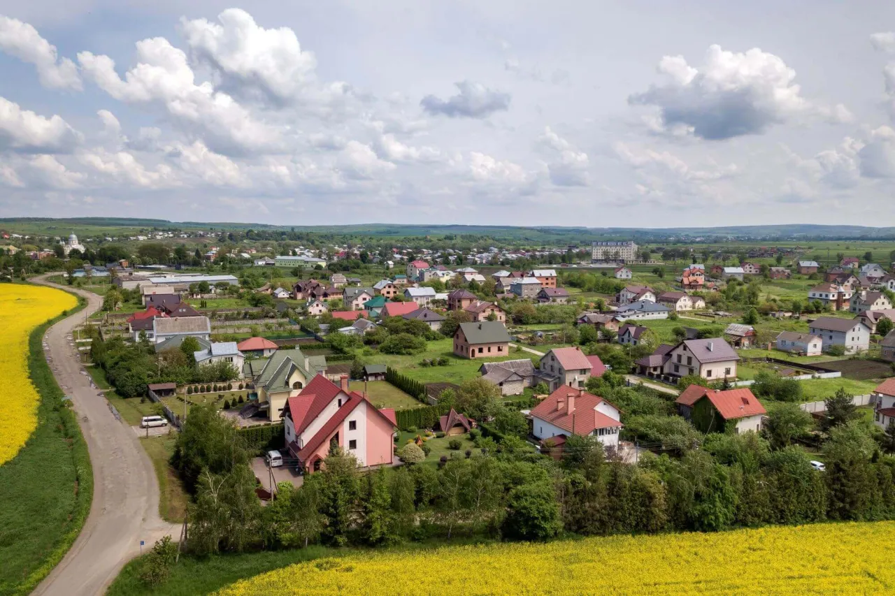 Zdjęcie Ogrodzenie ile od drogi: sprawdź przepisy i uniknij problemów
