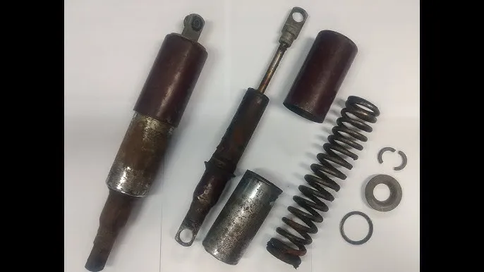 Zdjęcie Jak rozebrać amortyzator motocyklowy - uniknij kosztownych błędów