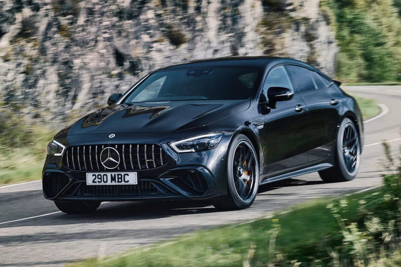 Zdjęcie Mercedes AMG GT 63 – wyjątkowa moc, luksus i osiągi w jednym modelu