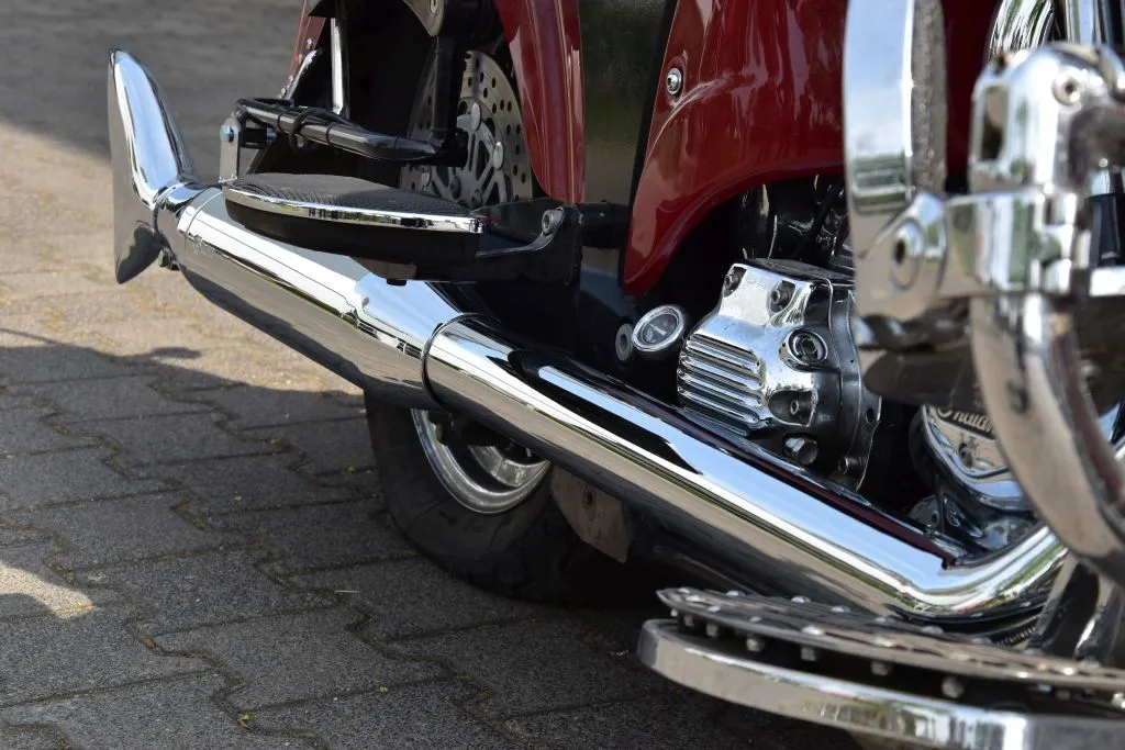 Zdjęcie Jak strzelać z wydechu w motocyklu bez ryzykowania uszkodzeń