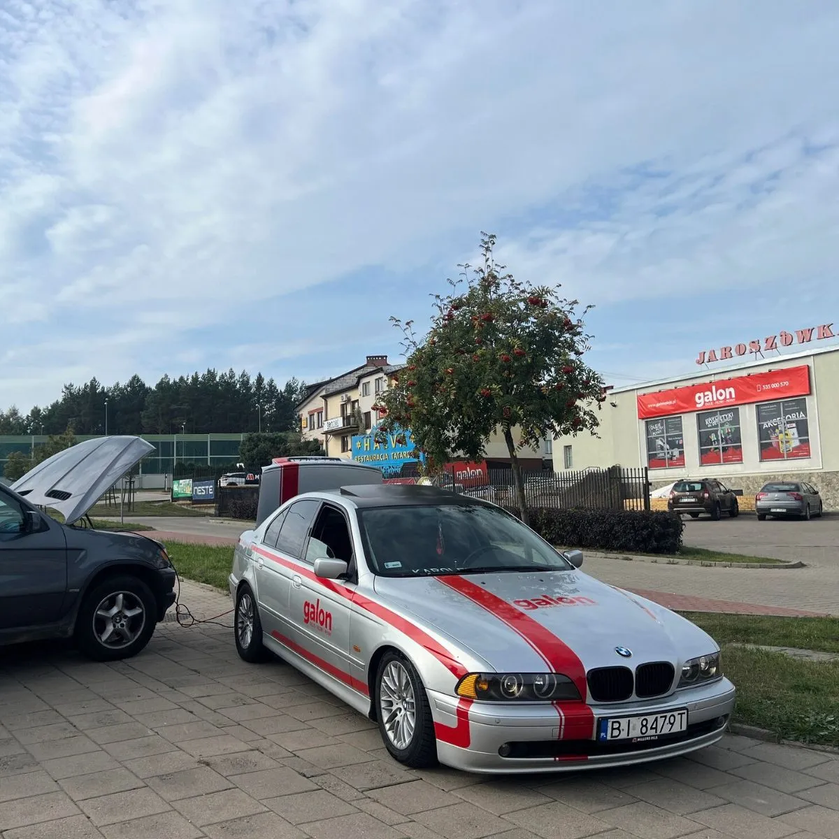 Zdjęcie Jak podłączyć kable do akumulatora i uniknąć niebezpieczeństw