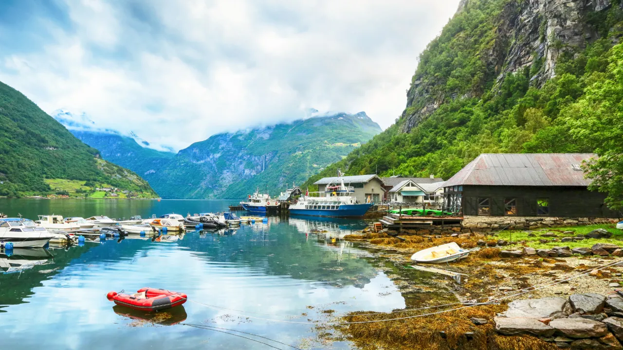 Zdjęcie Co można przewieźć do Norwegii samolotem? Ograniczenia i zasady