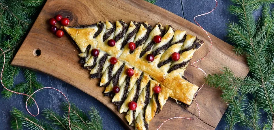 Zdjęcie Jak zrobić choinkę z ciasta na pizzę? Przepis krok po kroku