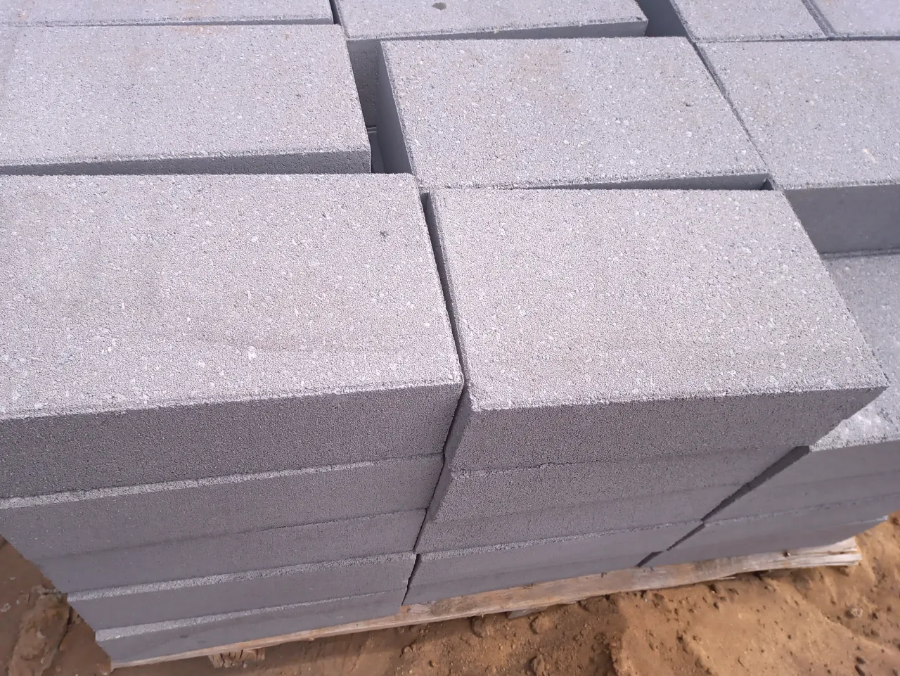 Zdjęcie Jakie bloczki na fundament B15 czy B20 - wybierz najlepiej dla swojego projektu