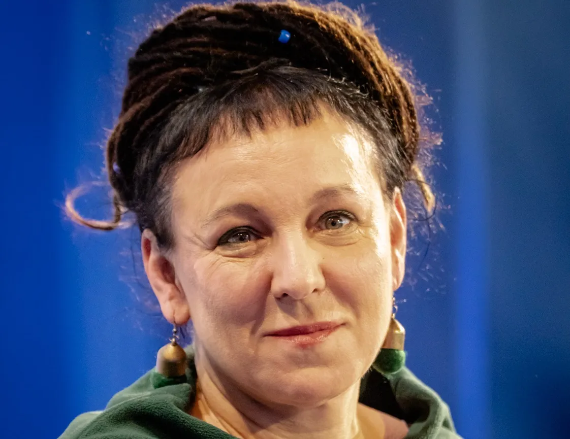 Zdjęcie Olga Tokarczuk ile ma lat? Zaskakująca prawda o jej wieku i twórczości.