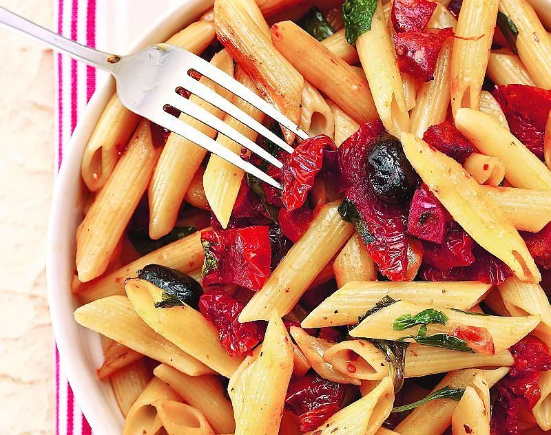 Zdjęcie Pyszny makaron penne z warzywami – łatwy przepis na zdrowy obiad