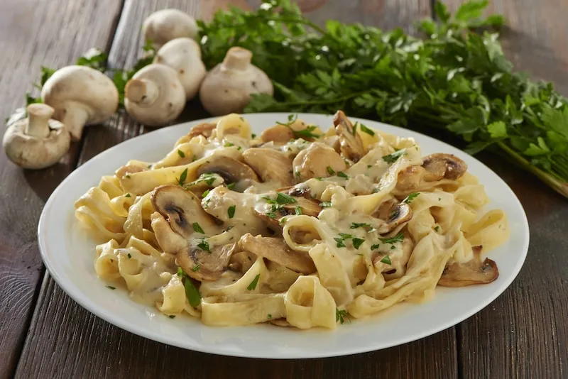 Zdjęcie Spaghetti z sosem pieczarkowym – prosty przepis na pyszne danie