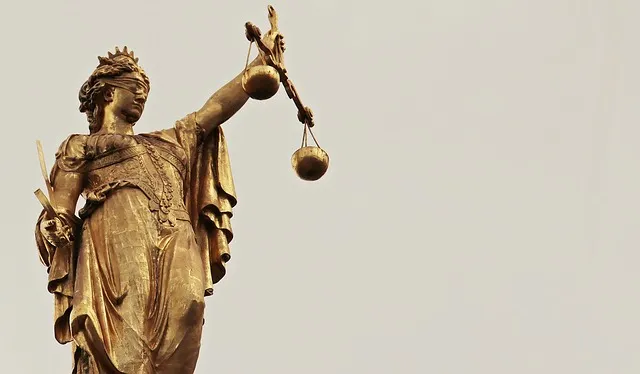 Zdjęcie Czy komornik może zabrać becikowe? Ochrona przed zajęciem świadczenia