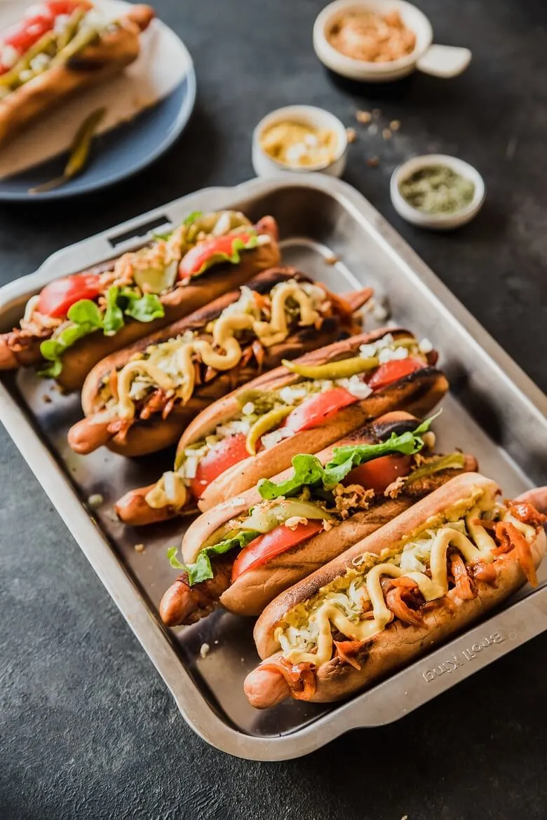 Zdjęcie Najlepsze przepisy na hot dogi z grilla, które zachwycą gości