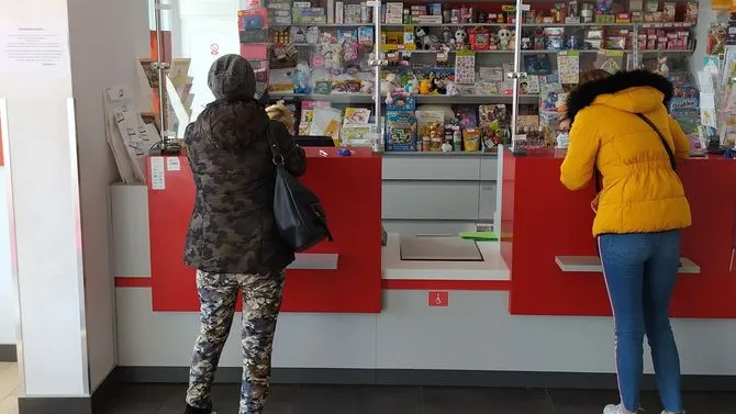 Zdjęcie Ile kosztuje przesyłka butów pocztą polską? Sprawdź ceny i opcje