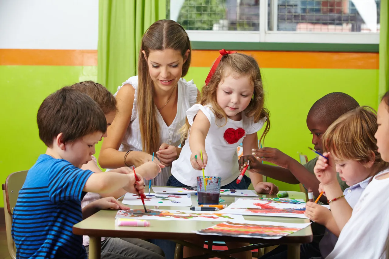 Zdjęcie Nauczyciel edukacji wczesnoszkolnej w przedszkolu: Co musisz wiedzieć