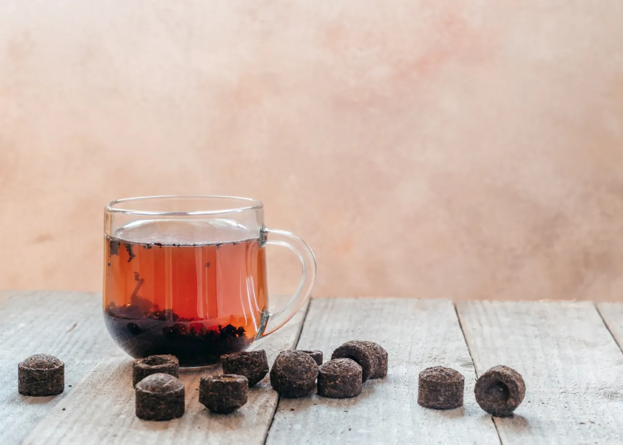 Zdjęcie Jak prawidłowo parzyć czerwoną herbatę Pu Erh dla idealnego smaku i zdrowia