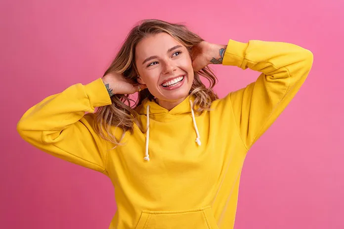 Zdjęcie Modne bluzy 2023: Rewolucyjne trendy, które musisz znać