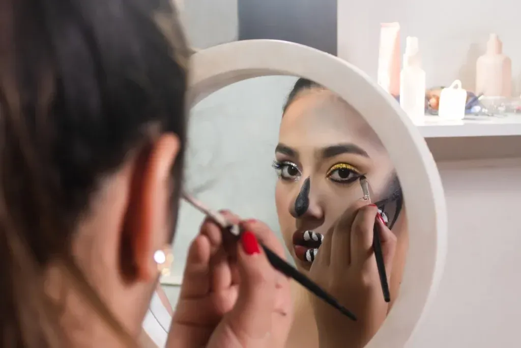 Zdjęcie Jak zrobić biały makijaż - perfekcyjny efekt na Halloween i nie tylko
