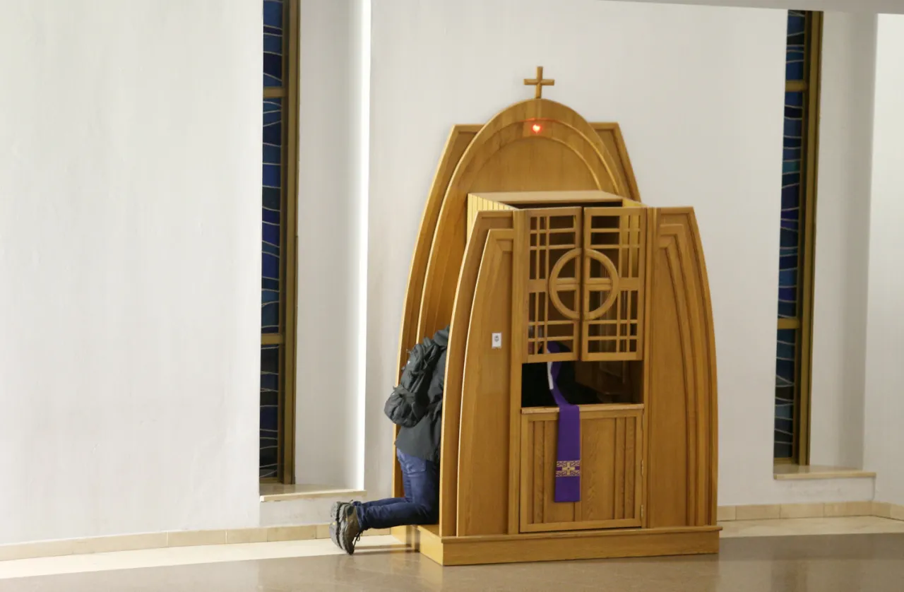 Zdjęcie Czy penitenta obowiązuje tajemnica spowiedzi? Prawda, która zaskakuje